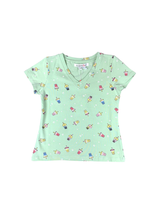 T-shirt vert menthe avec motif de bubble tea coloré. Col en V.